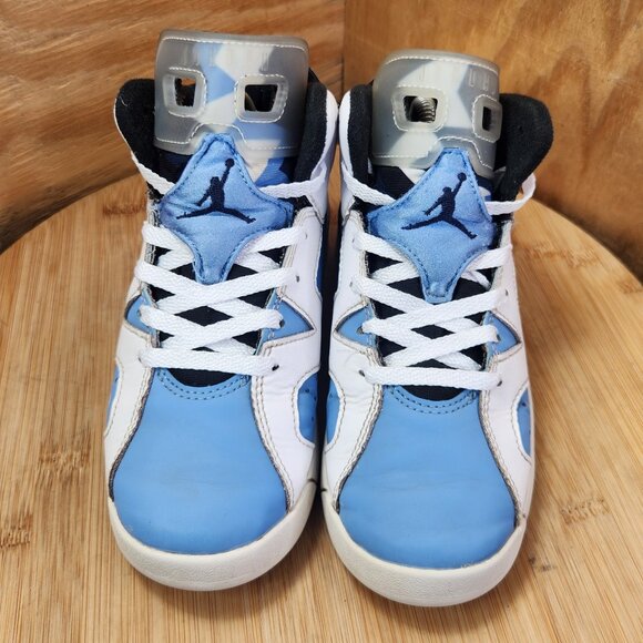 Jordan Boys Air Jordan 6 Retro UNC Sneakers - Picture 3 of 9